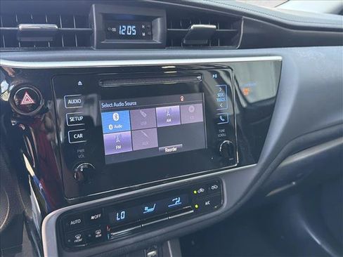Used 2018 Toyota Corolla LE FWD image 19
