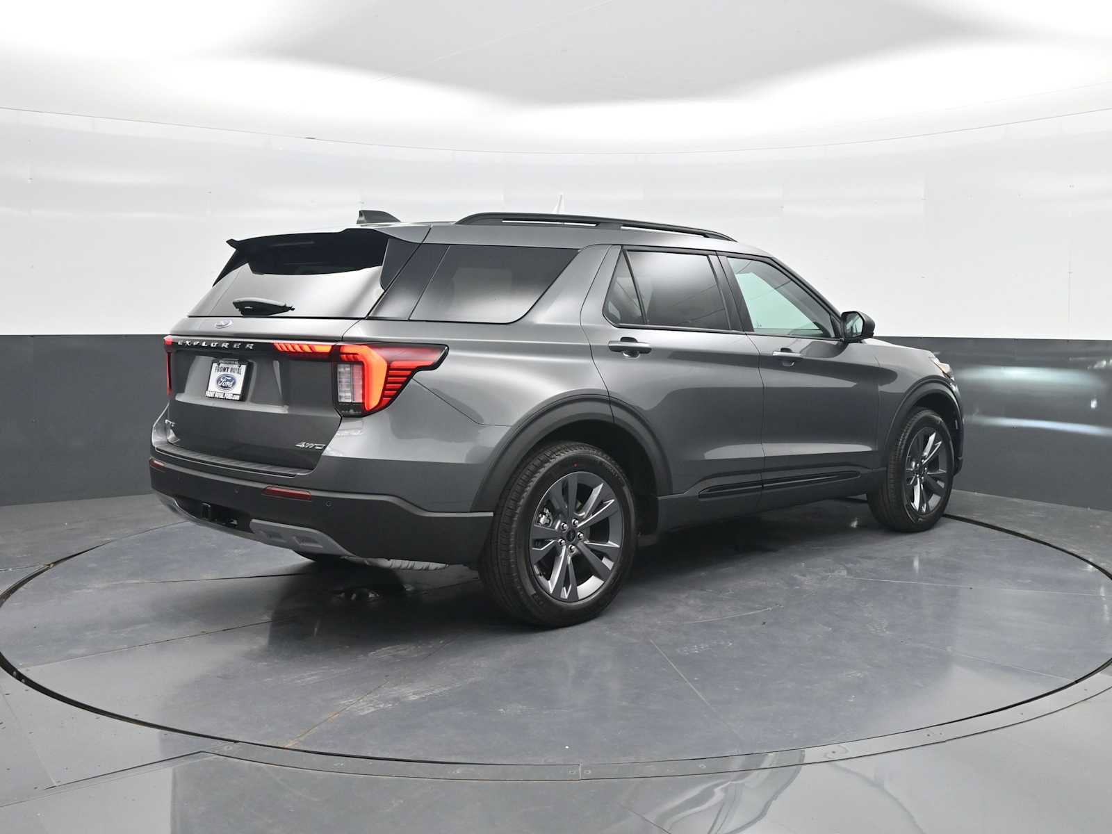 Used 2026 Ford Explorer Active w/ Active Comfort Package AWD/4WD image 8