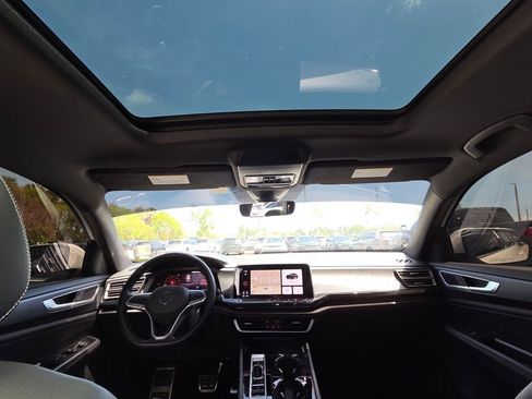 Used 2024 Volkswagen Atlas Cross Sport SEL R-Line image 20