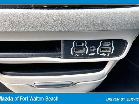 Used 2023 Chrysler Pacifica Touring-L FWD image 25