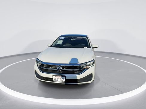 Used 2023 Volkswagen Jetta SE w/ Panoramic Sunroof Package image 4