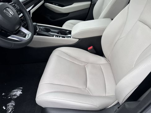 Used 2025 Honda Accord Touring image 11