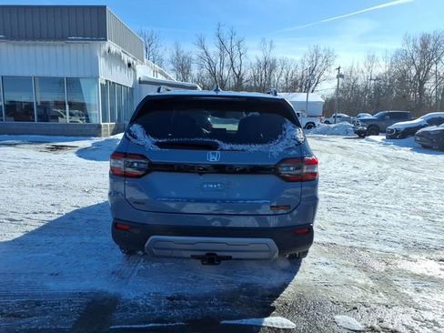 Used 2023 Honda Pilot TrailSport image 4