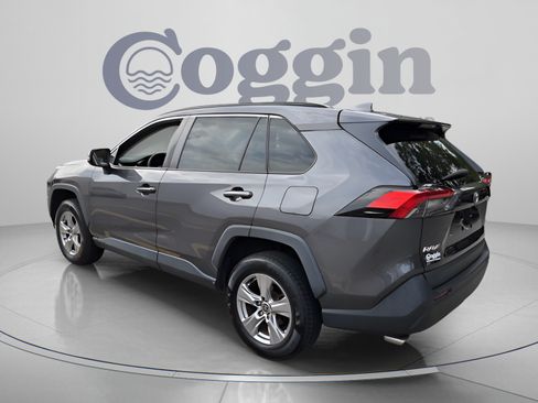 Used 2023 Toyota RAV4 XLE w/ Convenience Package FWD image 3