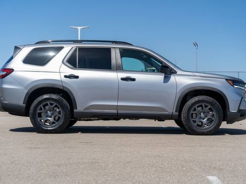 New 2025 Honda Pilot TrailSport image 8