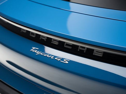 Used 2022 Porsche Taycan 4S image 30