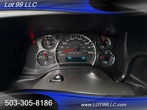 Used 2019 Chevrolet Express 3500 w/ Driver Convenience Package image 38