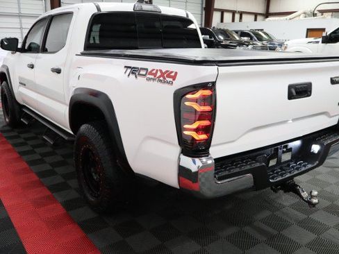 Used 2019 Toyota Tacoma TRD Off-Road AWD/4WD image 27