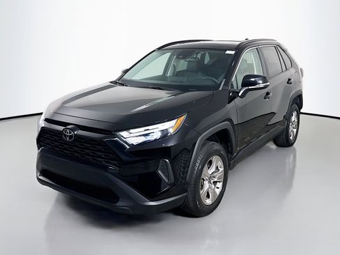 Used 2023 Toyota RAV4 XLE w/ Convenience Package FWD image 4