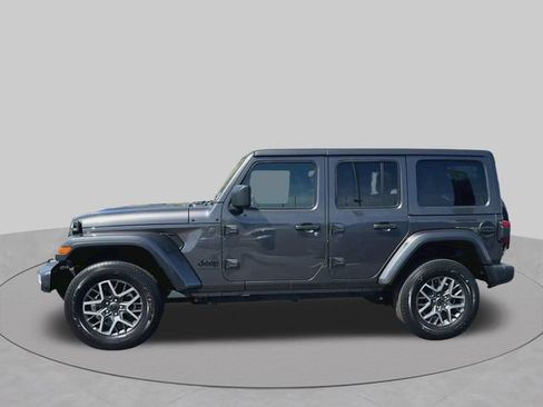 Used 2025 Jeep Wrangler Unlimited Sahara AWD/4WD image 5