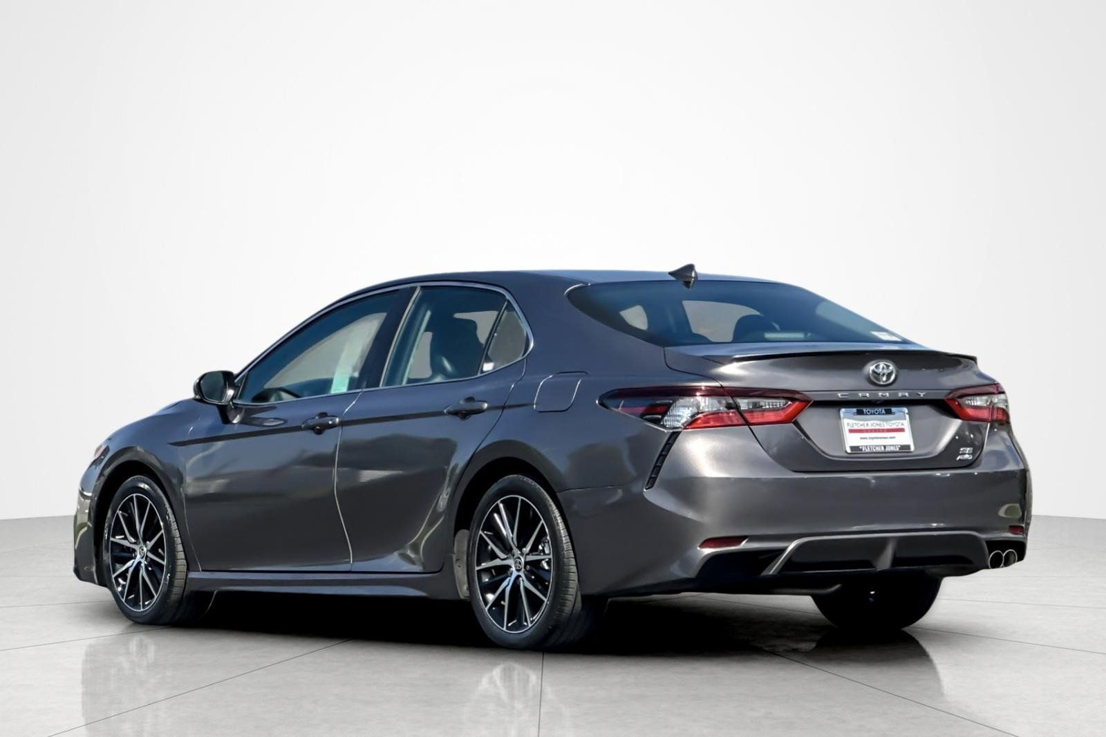 Used 2024 Toyota Camry SE w/ Cold Weather Package AWD/4WD image 3