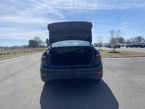 Used 2024 Volkswagen Jetta SE image 18