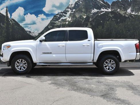 Used 2019 Toyota Tacoma SR5 AWD/4WD image 7