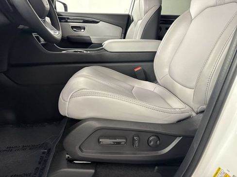Certified 2025 Honda Pilot Touring image 23