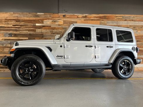 Used 2022 Jeep Wrangler Unlimited Sahara AWD/4WD image 51
