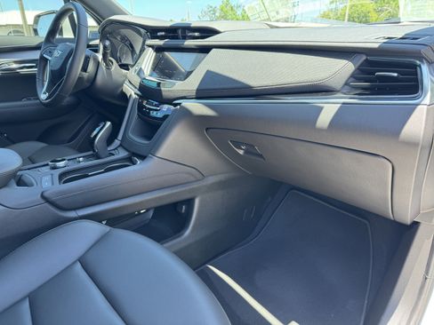 New 2025 Cadillac XT6 Luxury FWD image 12