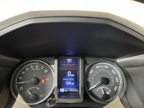 Used 2017 Toyota Tacoma TRD Sport w/ Tow Package (A/T) image 14