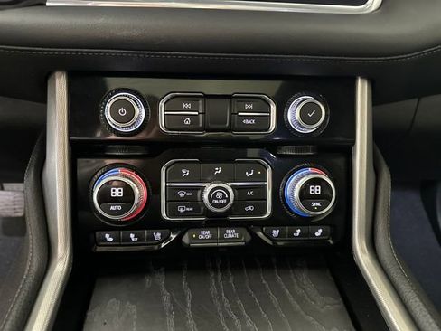 Used 2021 GMC Yukon XL Denali w/ Denali Premium Package image 23