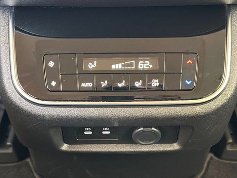 Used 2025 Nissan Armada SV AWD/4WD image 9