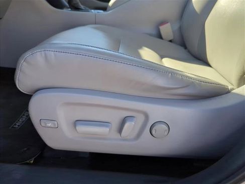 Used 2018 Toyota Highlander XLE image 10