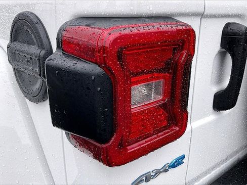 Used 2021 Jeep Wrangler Unlimited Sahara w/ Cold Weather Group image 29