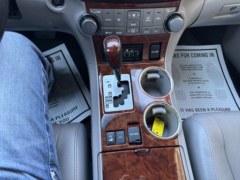 Used 2012 Toyota Highlander Limited image 19