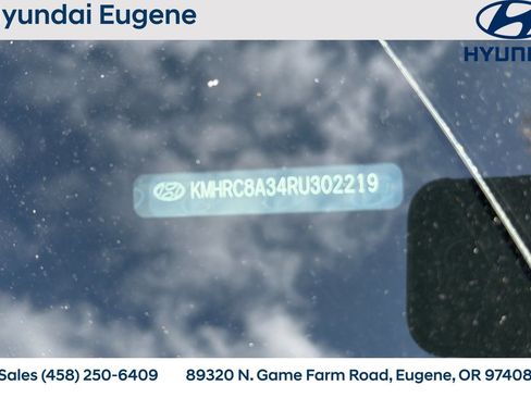 Used 2024 Hyundai Venue SEL FWD image 2