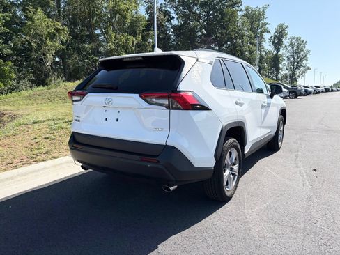 Used 2022 Toyota RAV4 XLE FWD image 9