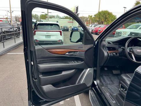 Used 2020 Cadillac Escalade ESV Luxury w/ Escalade Sport Edition image 29