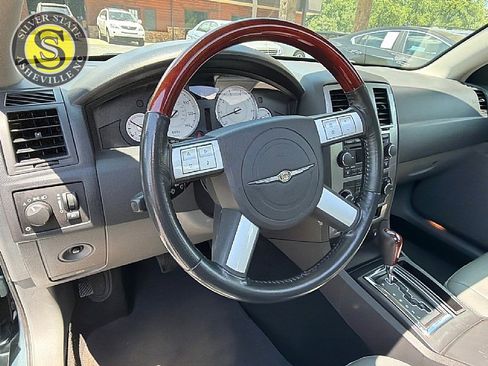 Used 2005 Chrysler 300 Touring RWD image 22