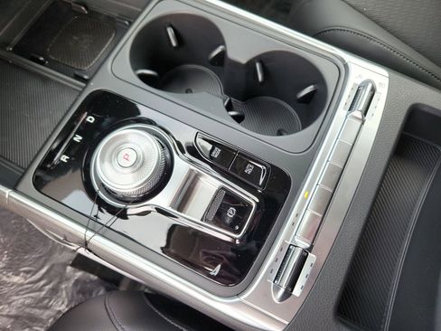 Certified 2025 Kia Carnival SX Prestige FWD image 23