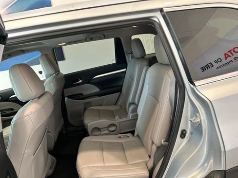 Used 2019 Toyota Highlander XLE AWD/4WD image 15
