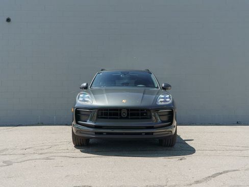 Certified 2026 Porsche Macan AWD/4WD image 10