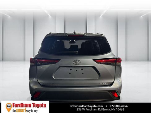 Used 2023 Toyota Highlander XLE AWD/4WD image 6