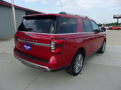 Used 2022 Ford Expedition Limited AWD/4WD image 3