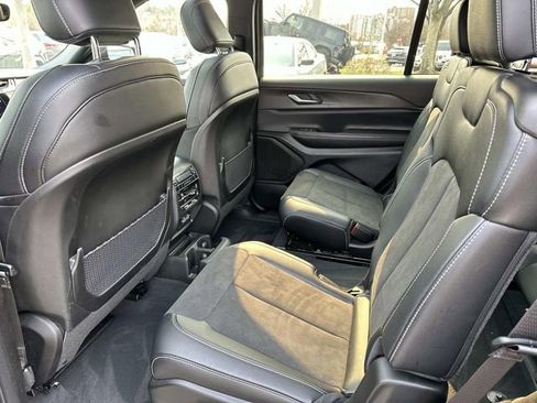 Used 2024 Jeep Grand Cherokee L Altitude image 14