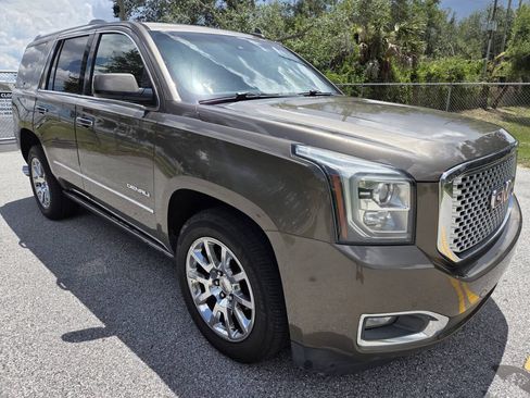 Used 2015 GMC Yukon Denali w/ Premium Package AWD/4WD image 14