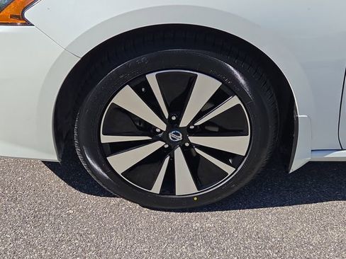 Used 2021 Nissan Altima 2.5 SV w/ SV Premium Package image 6