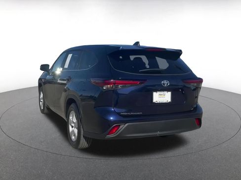 Used 2025 Toyota Highlander LE image 11