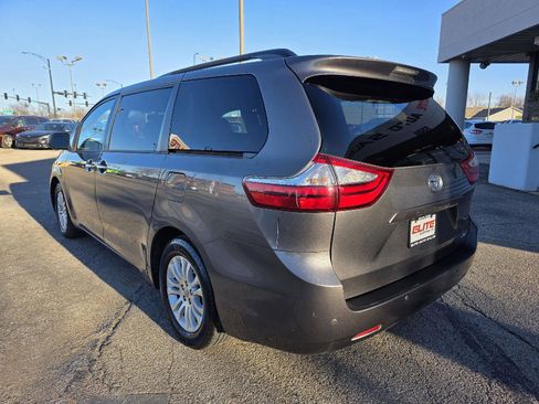 Used 2017 Toyota Sienna Limited image 7