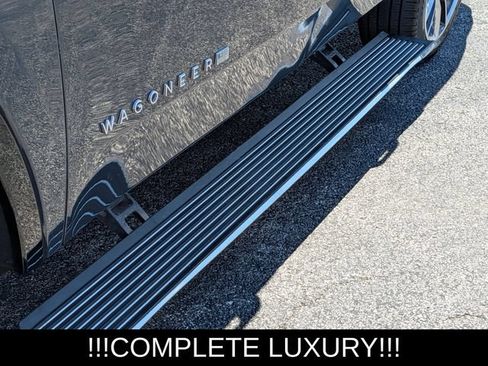 Used 2023 Jeep Wagoneer Series III w/ Premium Group I AWD/4WD image 10