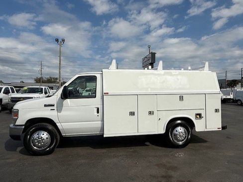 Used 2013 Ford E-350 and Econoline 350 Super Duty w/ Class I Trailer Tow Pkg image 8
