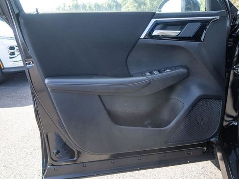 New 2024 Mitsubishi Outlander ES image 24