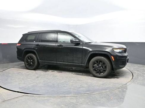 Used 2024 Jeep Grand Cherokee L Laredo AWD/4WD image 4