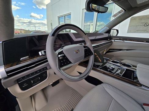 New 2026 Cadillac Escalade ESV Platinum Sport w/ LPO, ONYX Package image 13