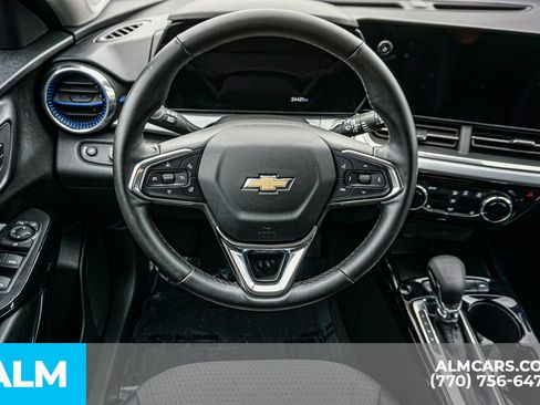 Used 2025 Chevrolet Trax LT w/ LT Convenience Package FWD image 30