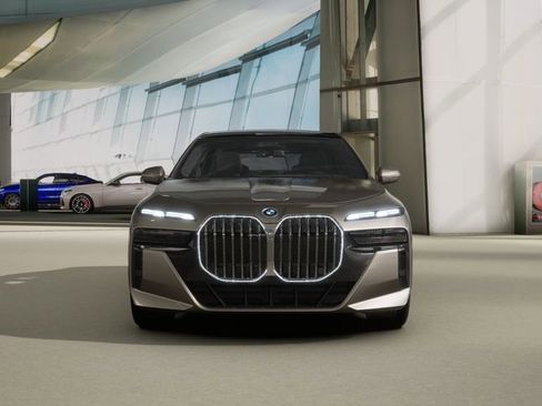 New 2026 BMW 750e xDrive w/ Executive Package image 30