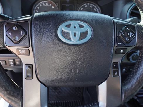 Used 2018 Toyota Tacoma TRD Off-Road w/ Technology Package image 18