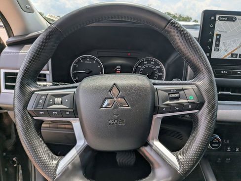 Used 2025 Mitsubishi Outlander SE FWD image 30