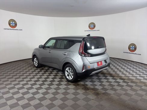 Certified 2025 Kia Soul LX w/ LX Technology Package FWD image 5
